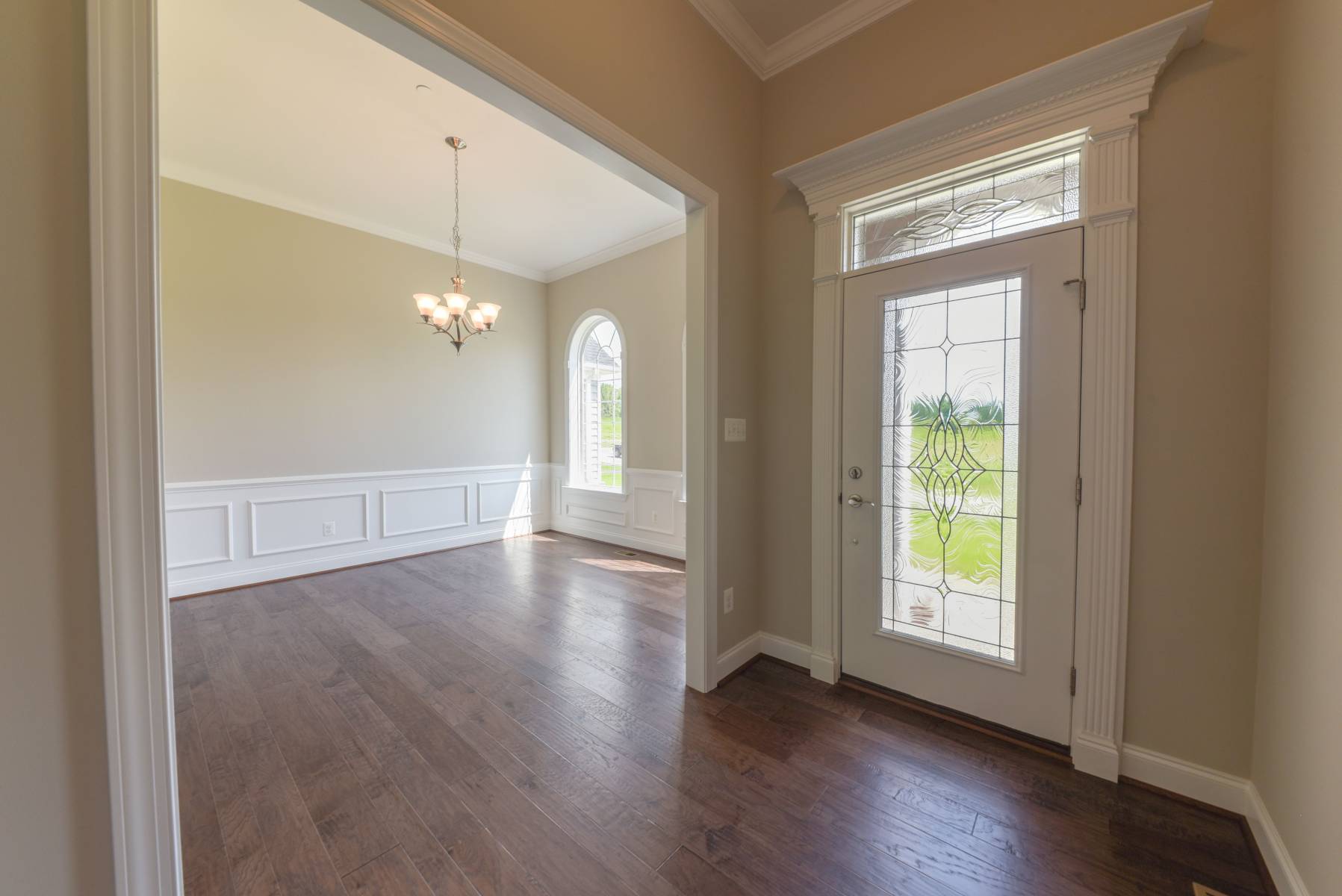 Foyer/Dining Room 